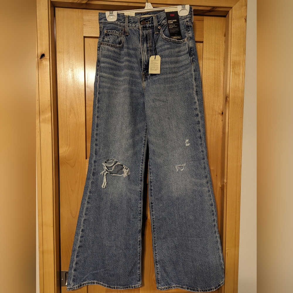 Levis High Loose Flare Jeans